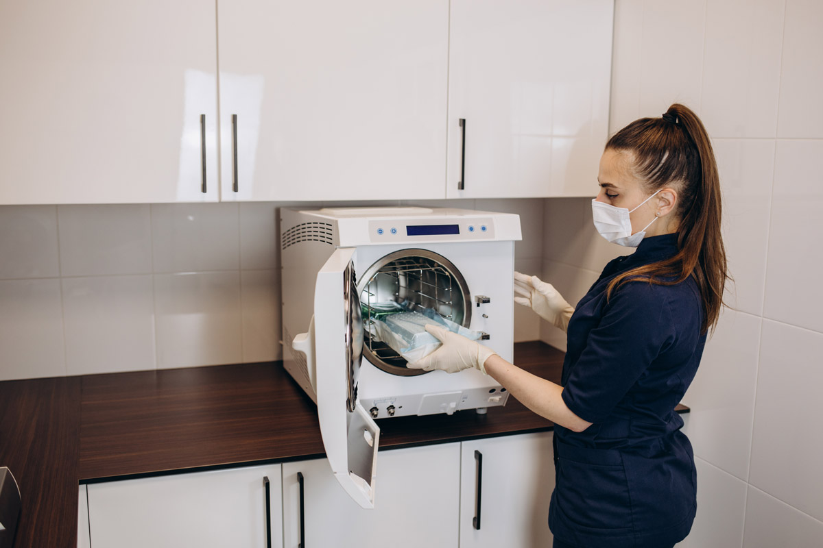 What Do You Need to Know to Operate a Tabletop Autoclave?